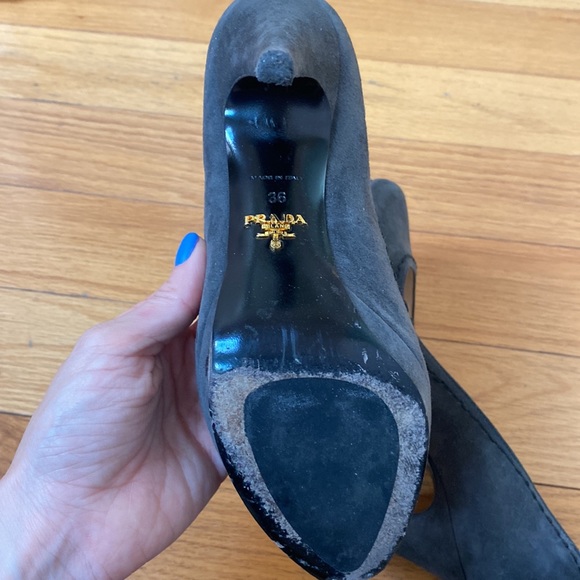 Prada pumps size 6 in great condition. With box. - Picture 3 of 4